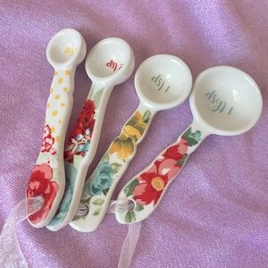 NWOT Pioneer Woman Measuring Spoons💙